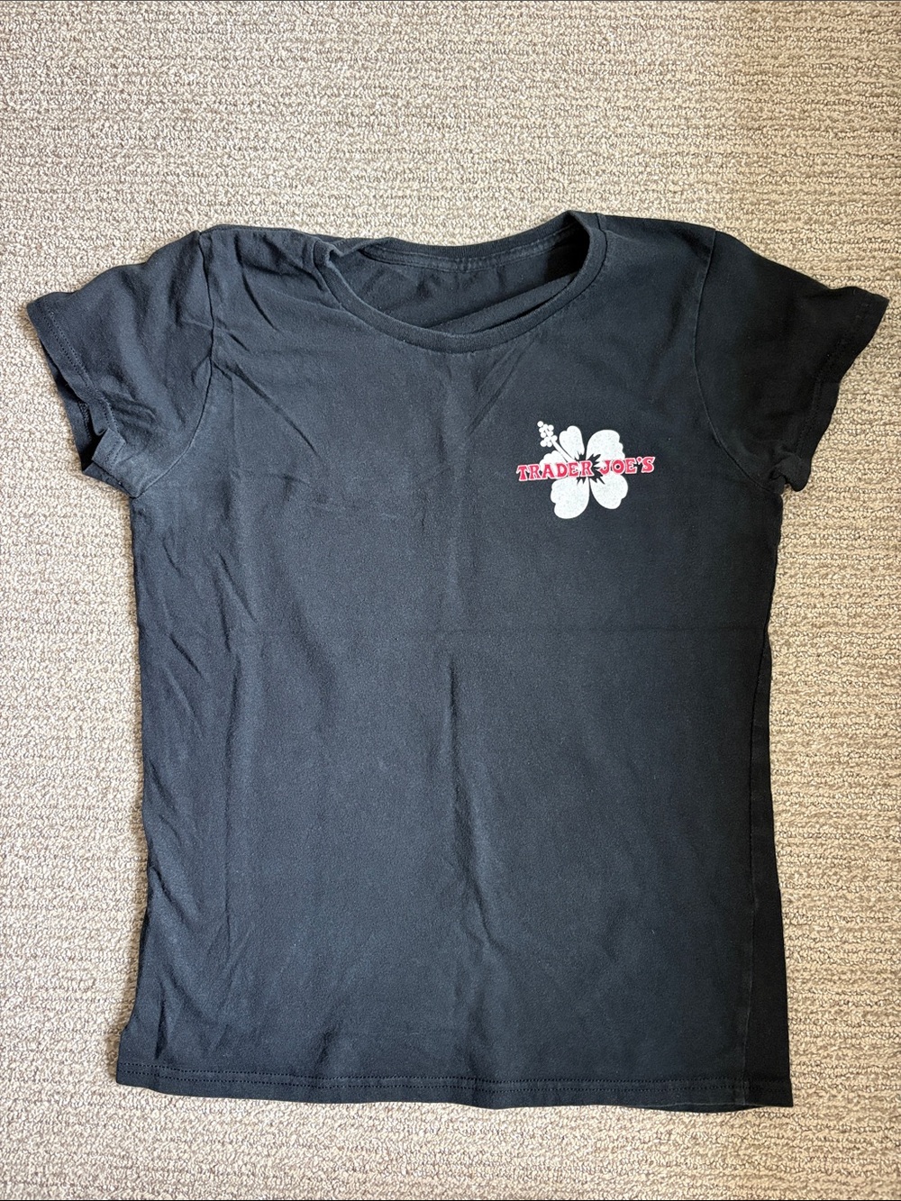 Black Trader Joe’s t-shirt🌺